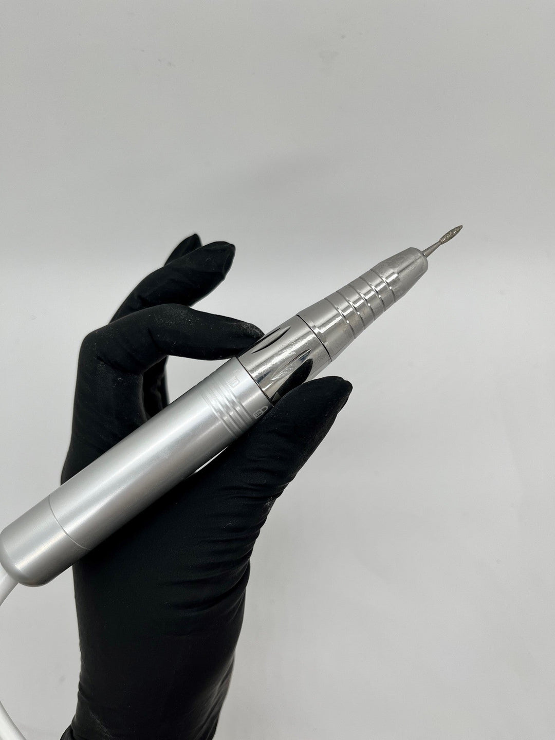 Les outils indispensables pour réaliser une manucure russe parfaite