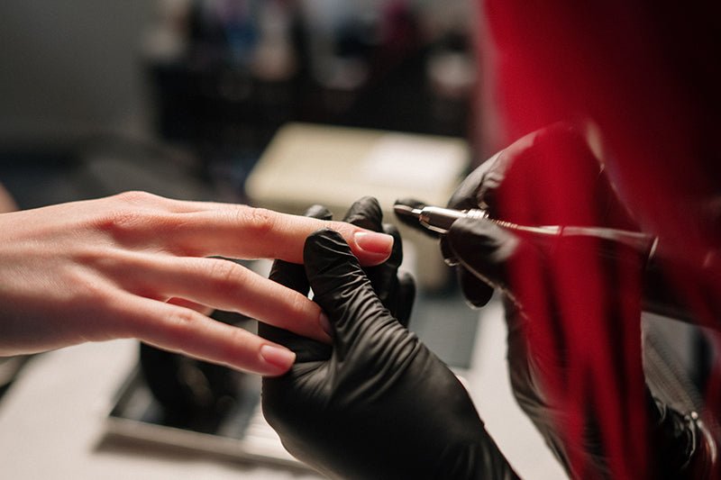 Tout savoir sur les produits pour les ongles en gel : prévention, soin et choix judicieux